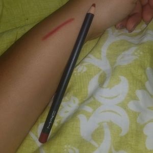 MAC LIP PENCIL